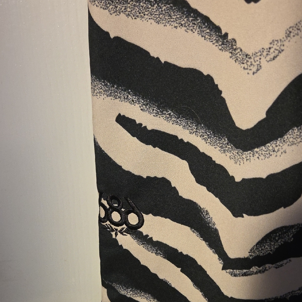 686 Zebra Black and Gray Tan Women's Softshell Ski Pants - Picture 8 of 9